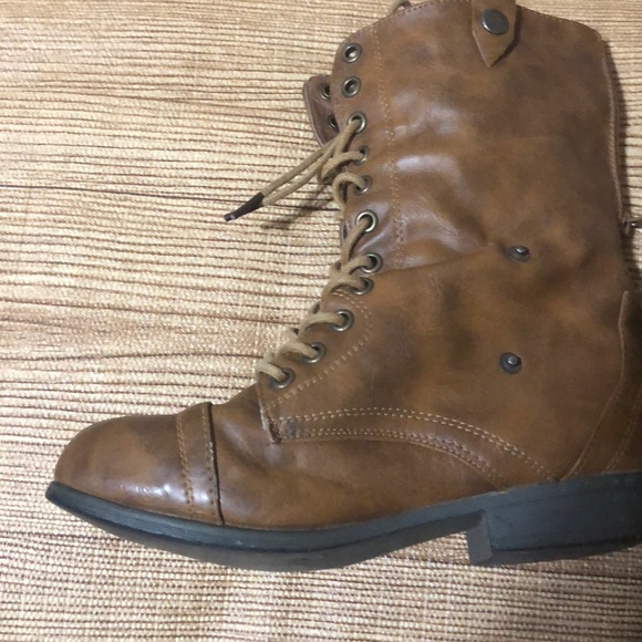 Fall boots with fur inside - Picture 2 of 3